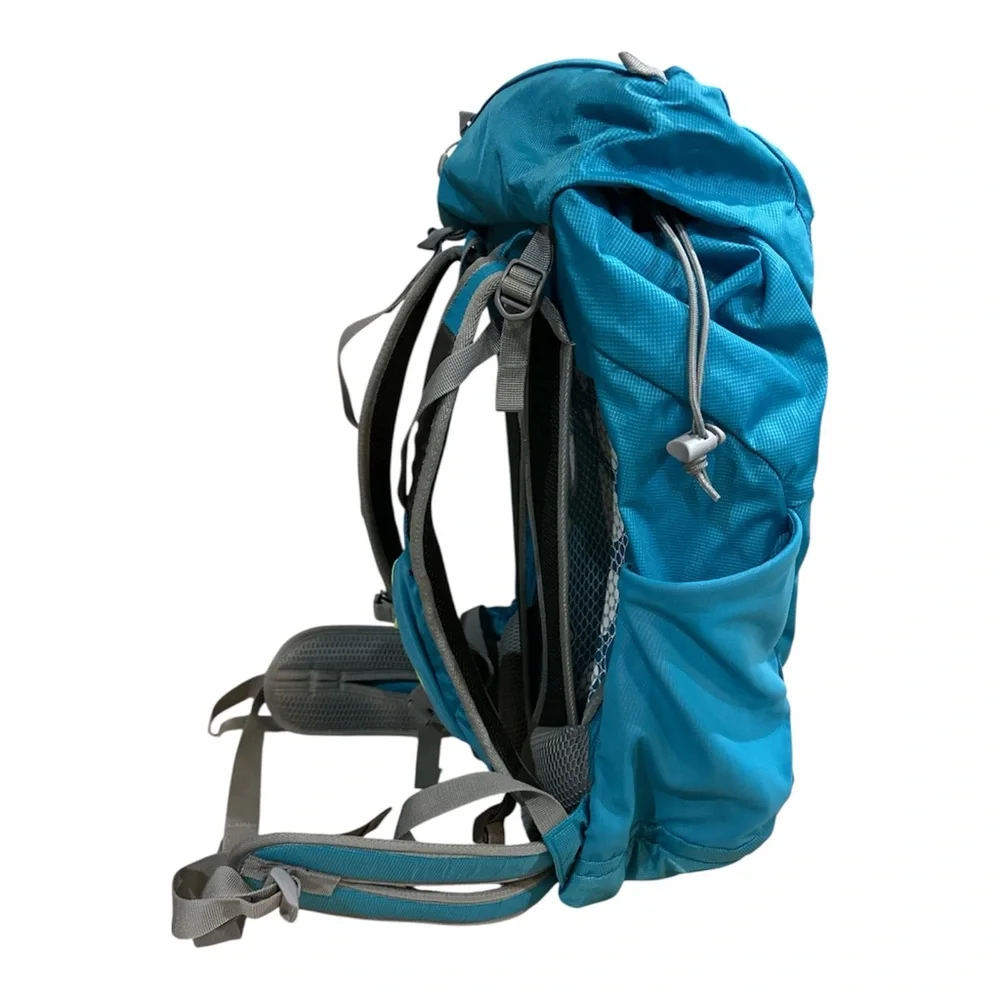 Lowe Alpine airzone ND32 Backpack great for skiing or snowboarding. Day hiking.